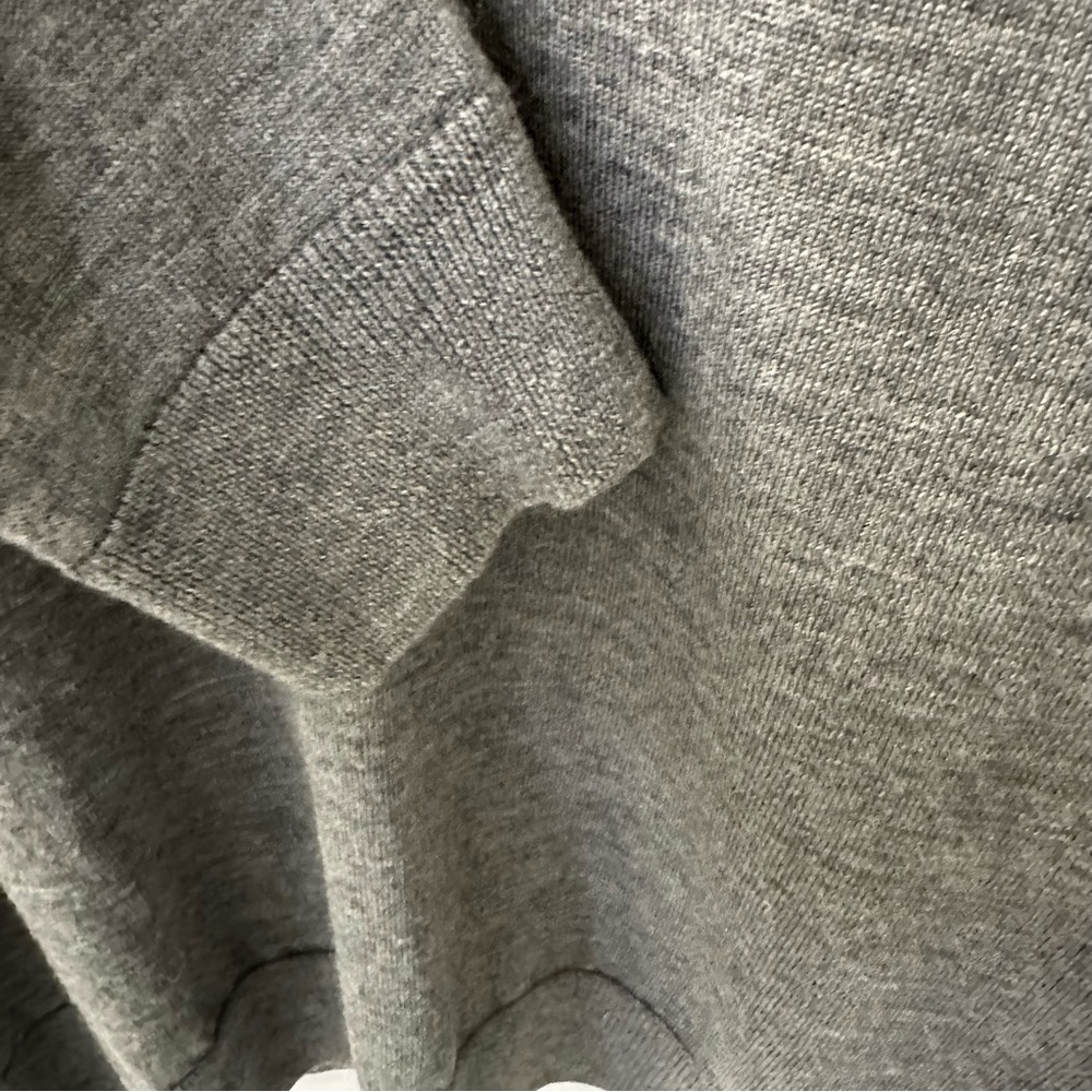 Burberry Brit Extra Fine Merino Wool V-Neck Sweater in Gray, Size XL - Picture 5 of 10